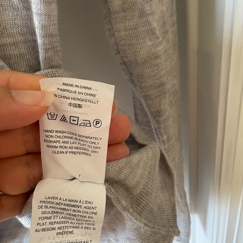 J.Crew Collection 100% Italian Cashmere V-Neck Sweater – Size Small – Light Gray - Picture 3 of 5